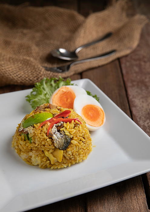 “ข้าวผัดแกงไตปลา” เมนูสุดฮอทรับลมร้อน  ณ คาเฟ่ แคนทารี 